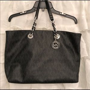 Beautiful authentic black Michael Kors purse!